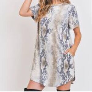 Cherish T-Shirt Dress Snakeskin  Print Loose Fit Dress Side Two Pockets Large